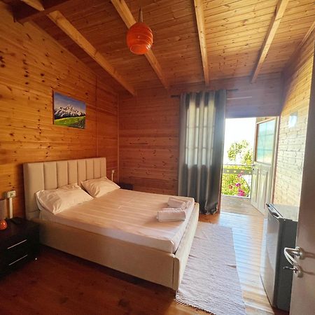 Nili Hotel Vlore Exterior photo