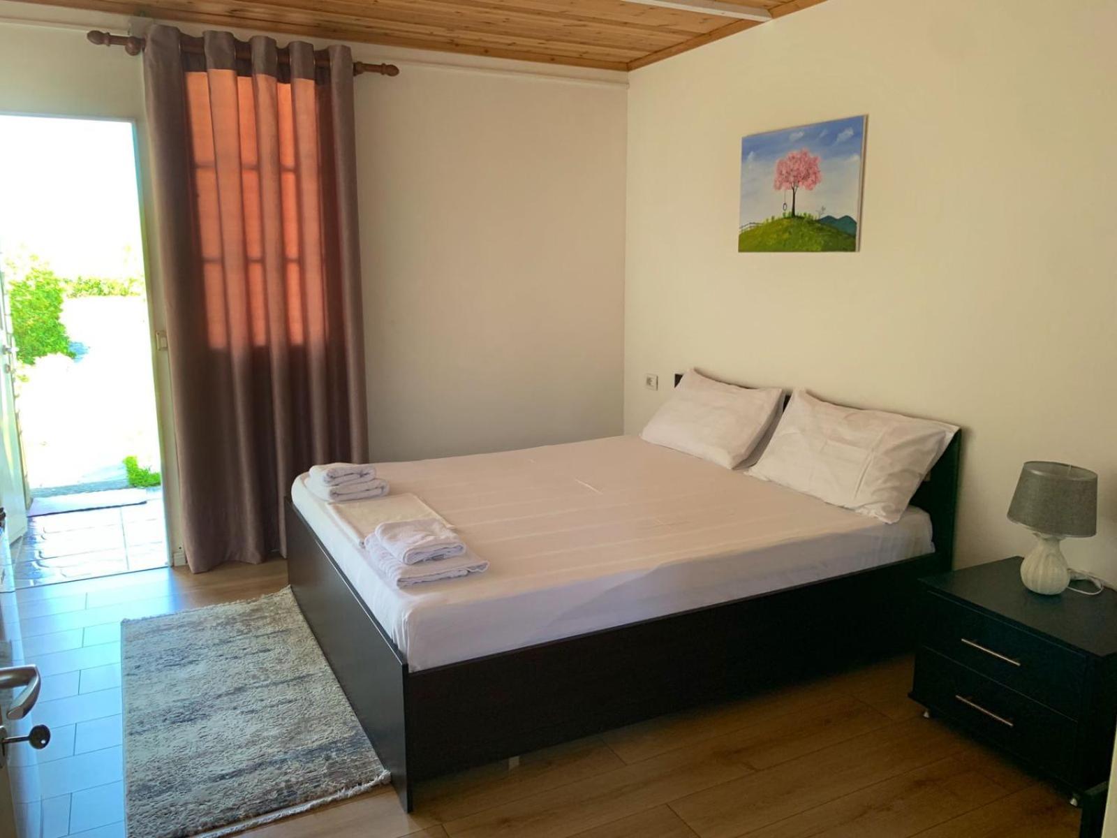Nili Hotel Vlore Exterior photo