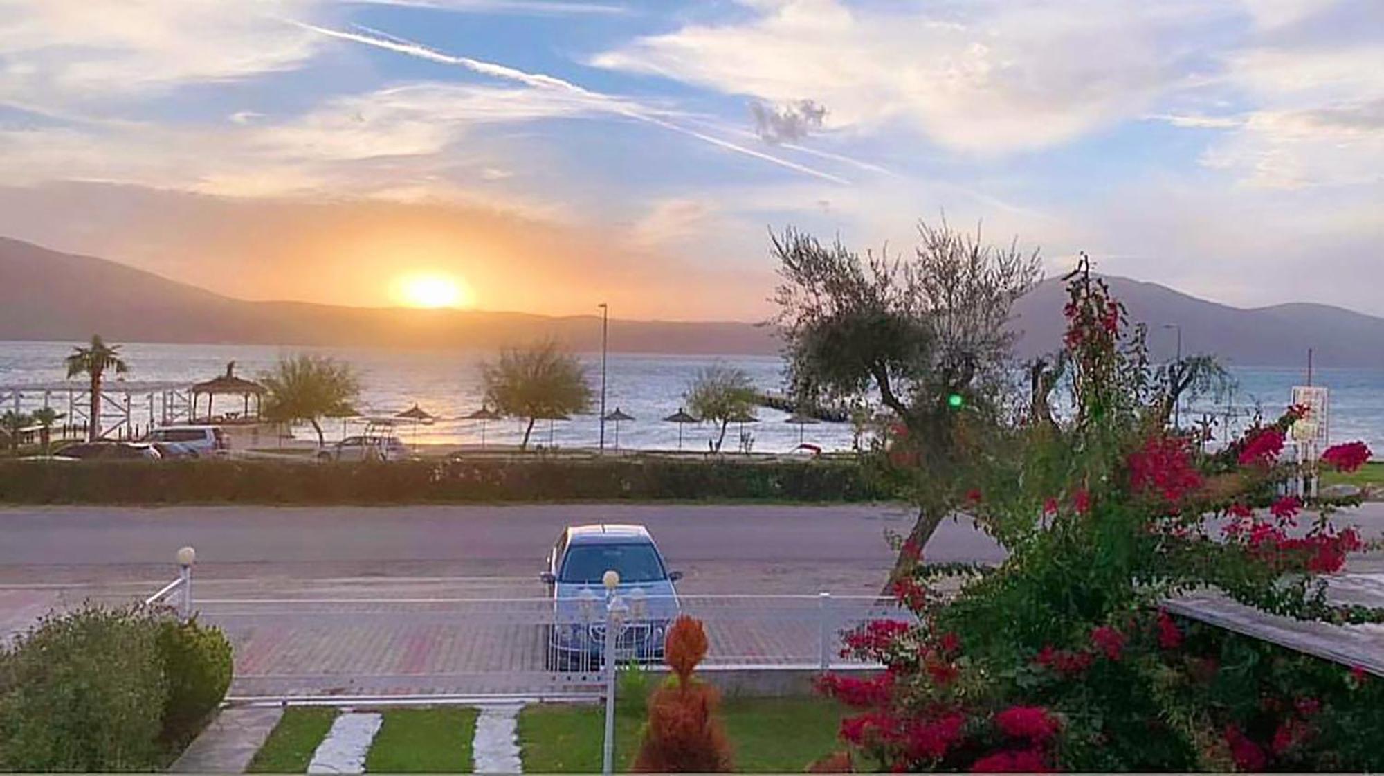 Nili Hotel Vlore Exterior photo