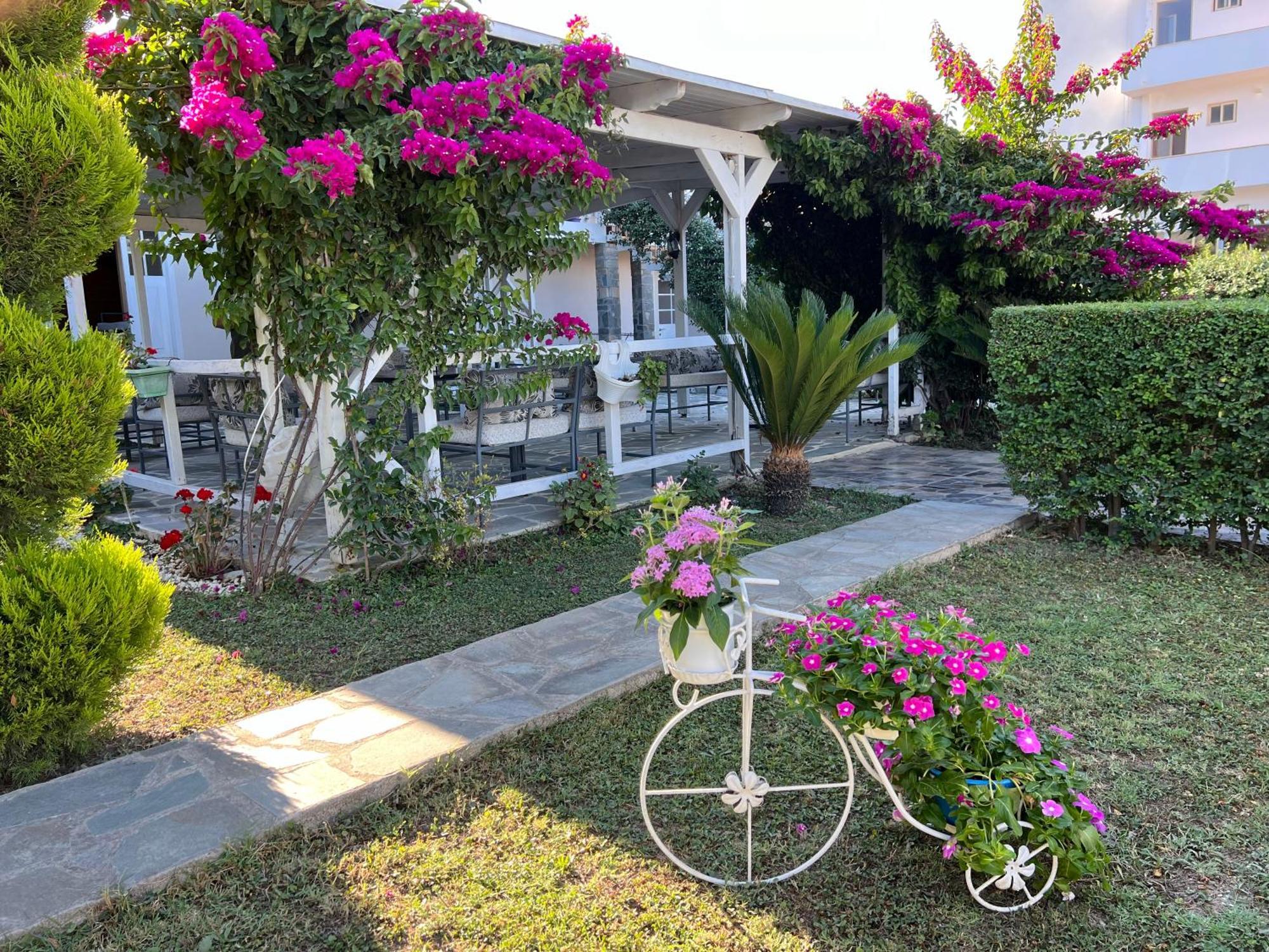 Nili Hotel Vlore Exterior photo