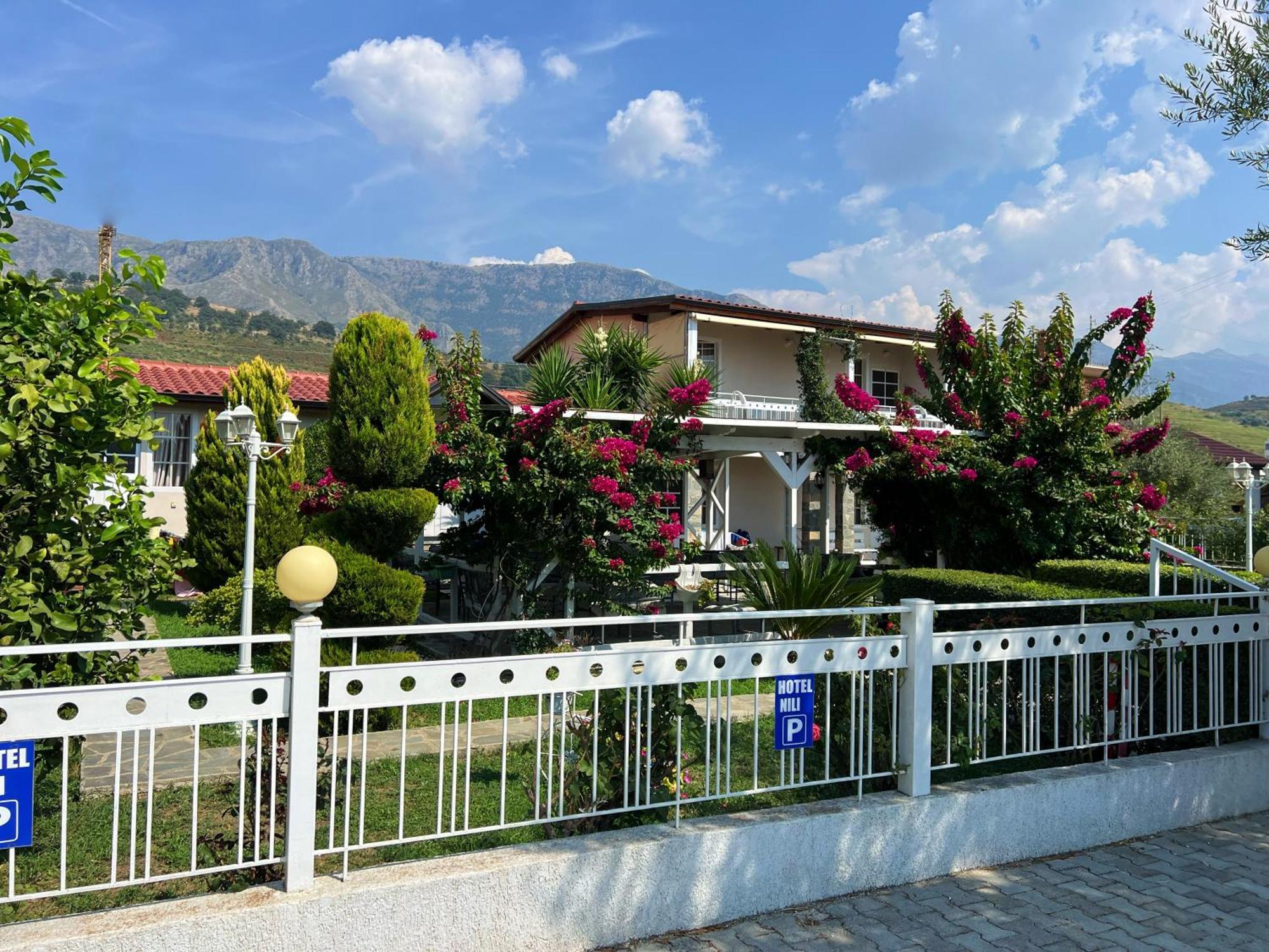 Nili Hotel Vlore Exterior photo