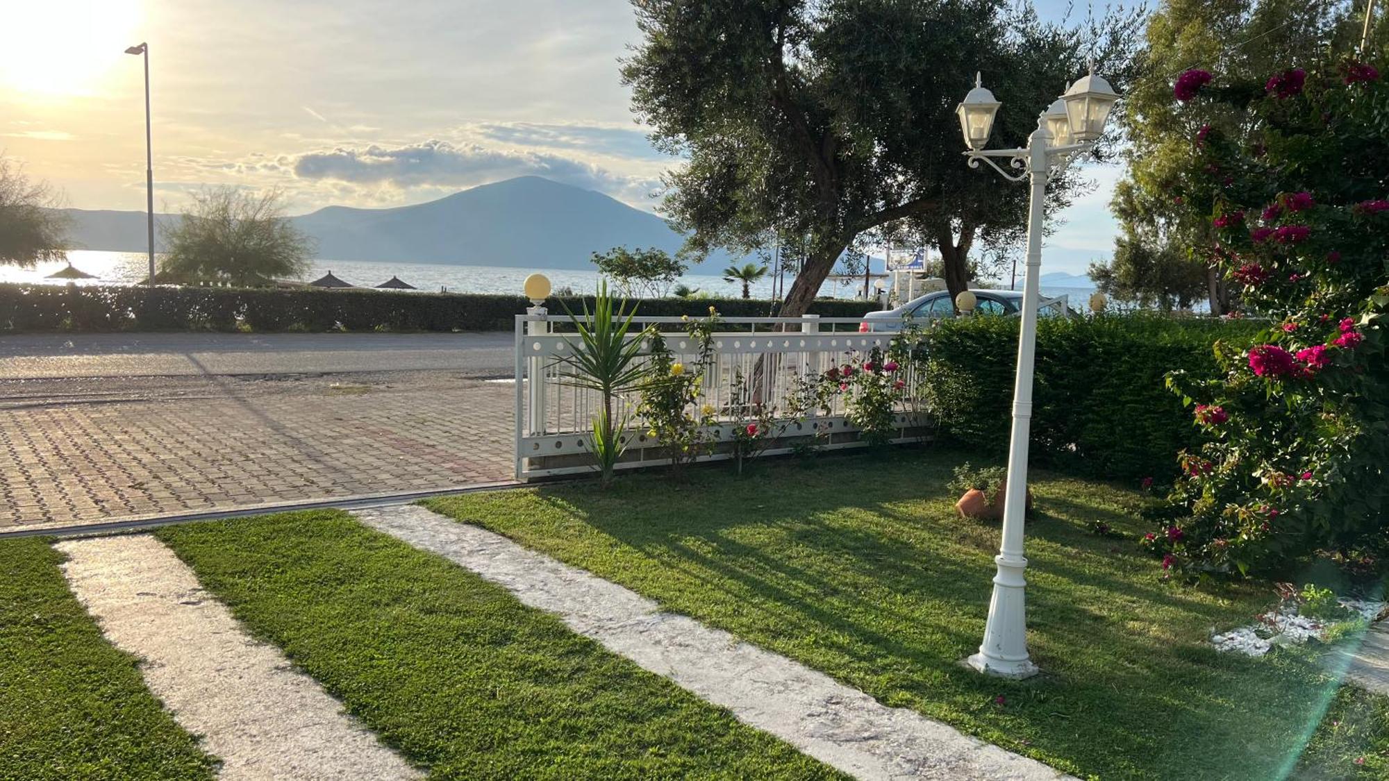 Nili Hotel Vlore Exterior photo