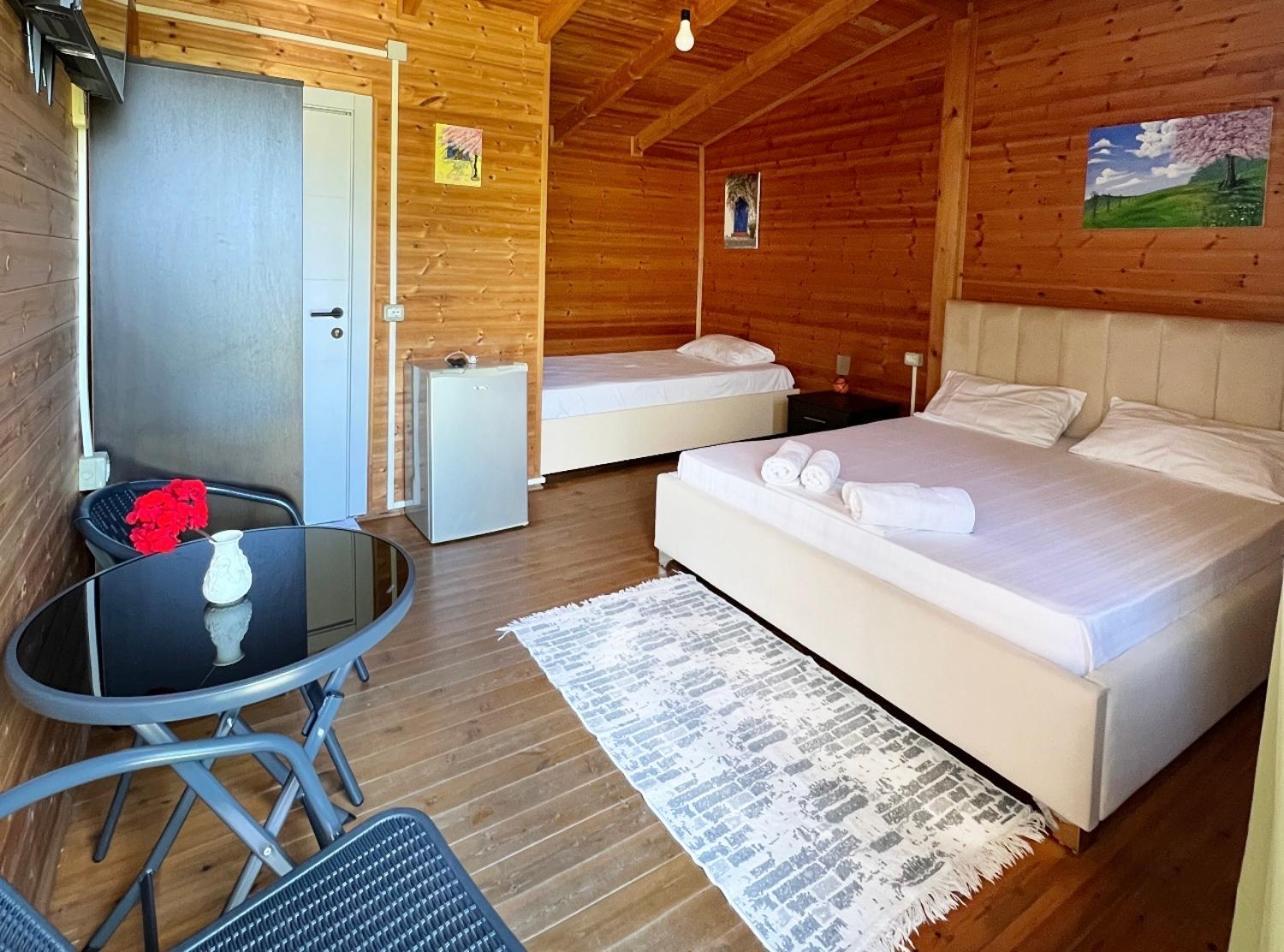 Nili Hotel Vlore Exterior photo