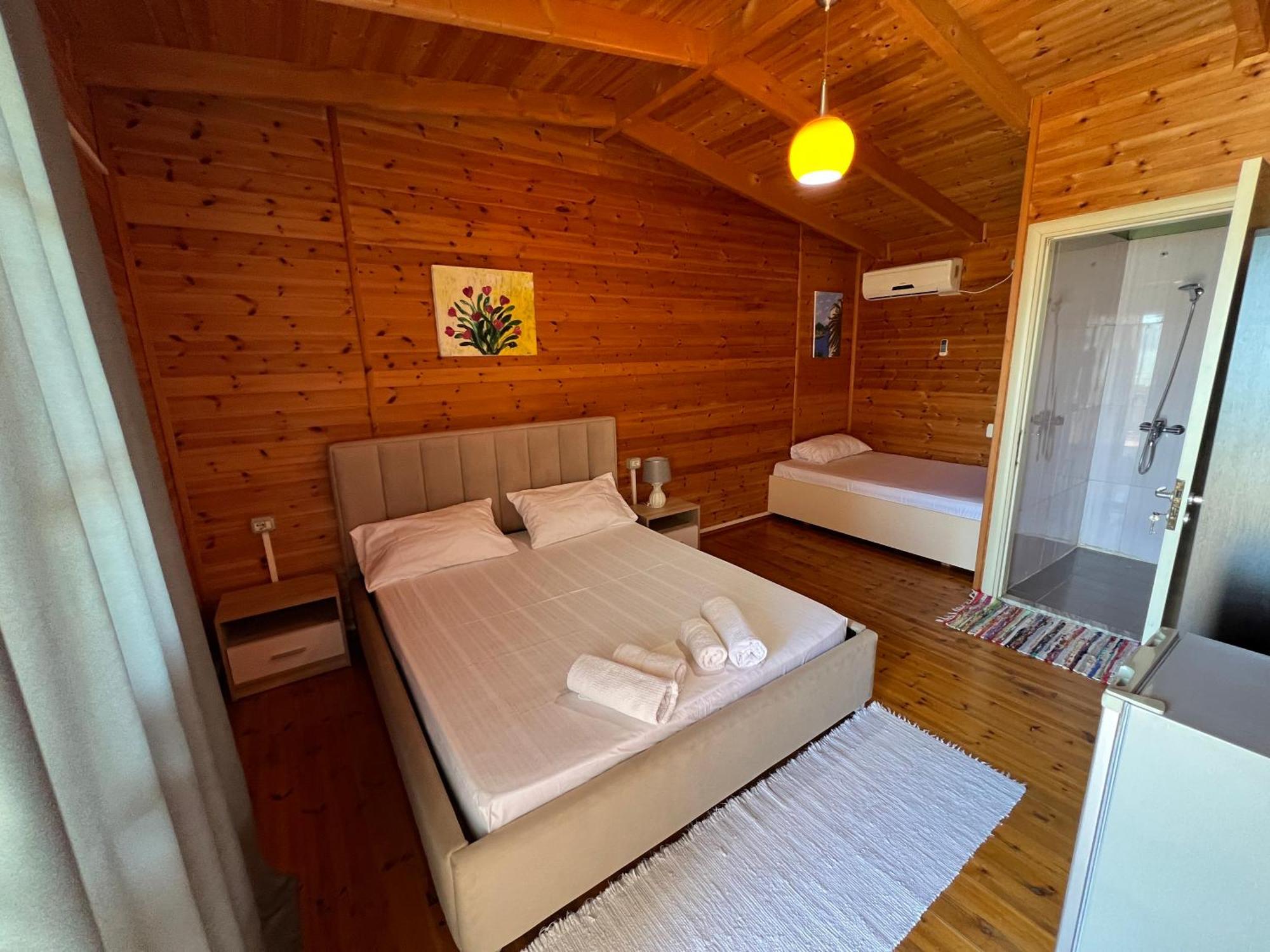 Nili Hotel Vlore Exterior photo