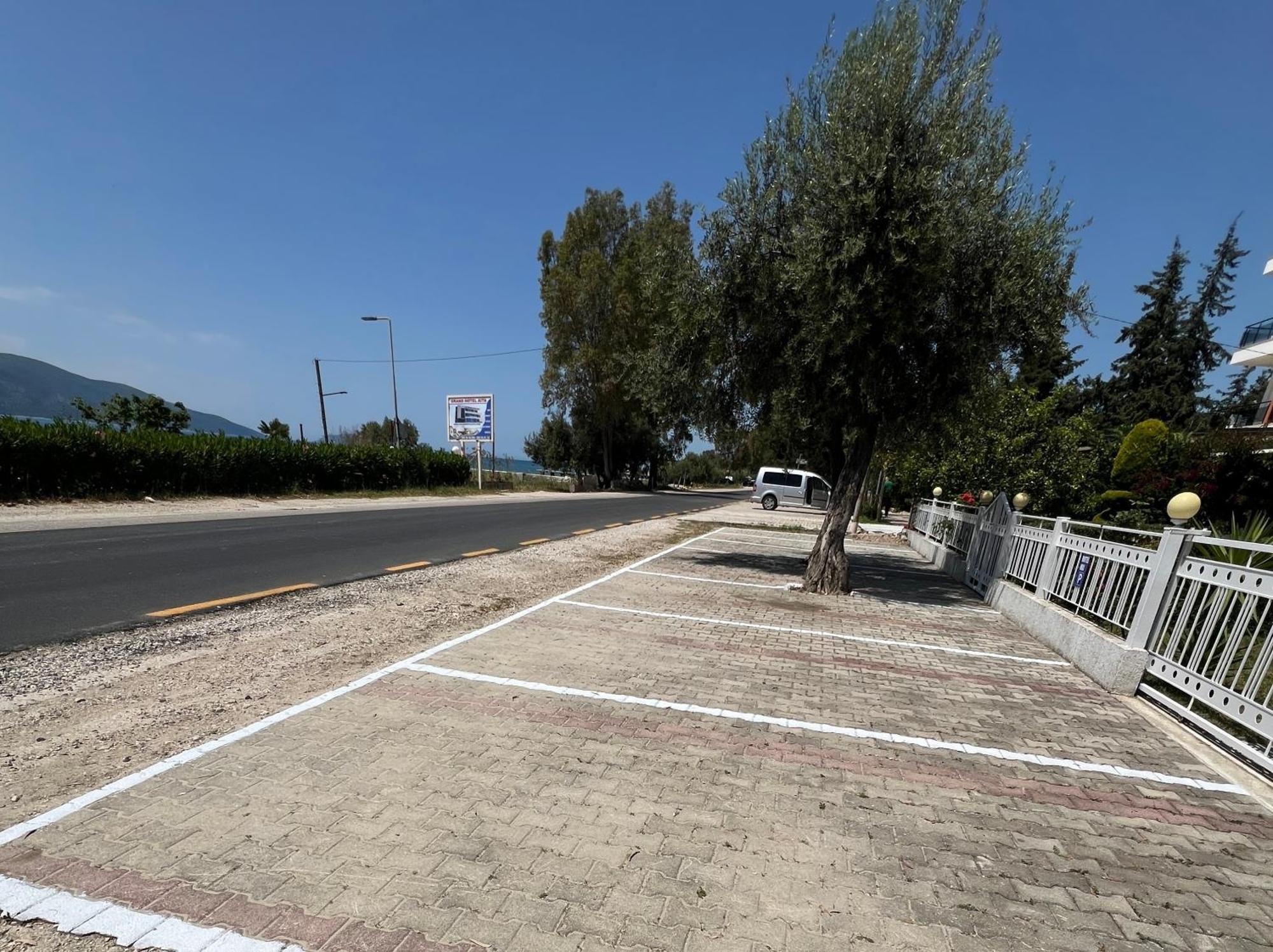 Nili Hotel Vlore Exterior photo