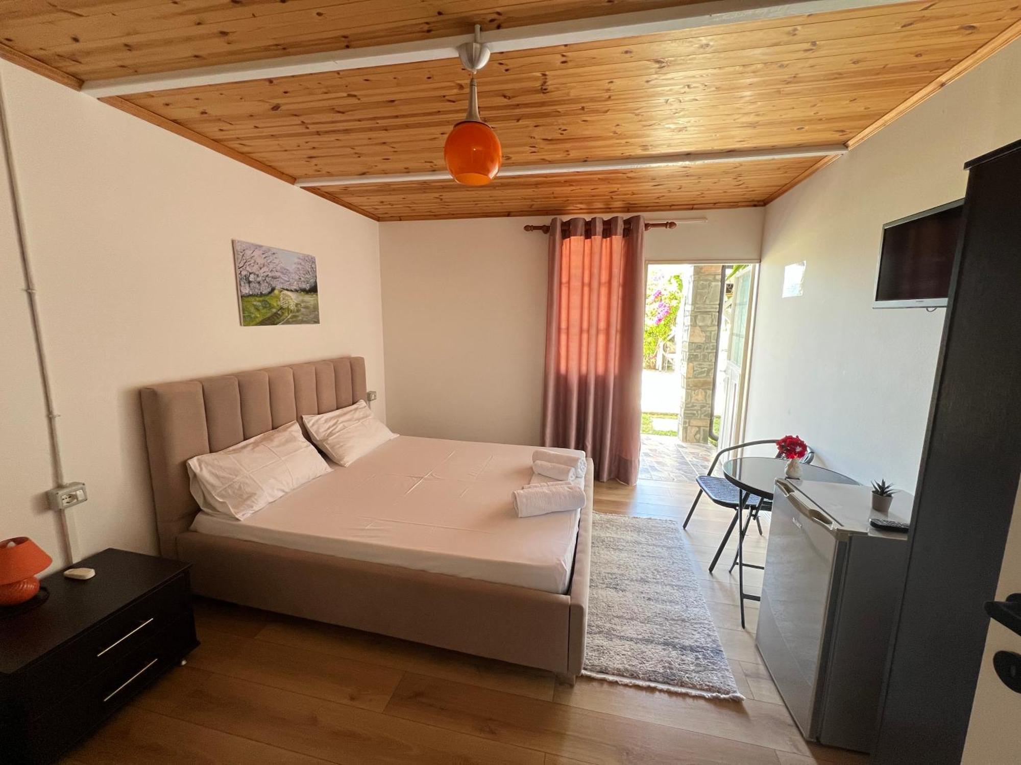 Nili Hotel Vlore Exterior photo