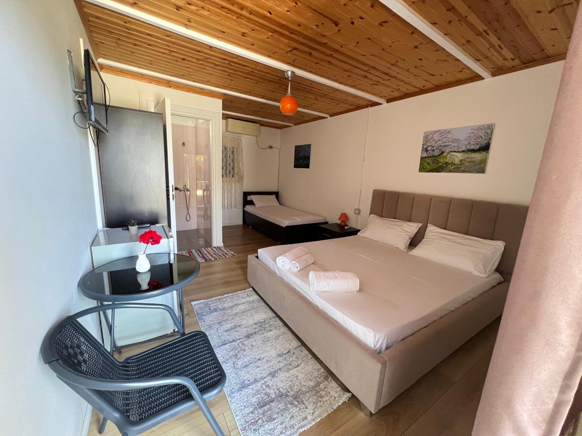 Nili Hotel Vlore Exterior photo