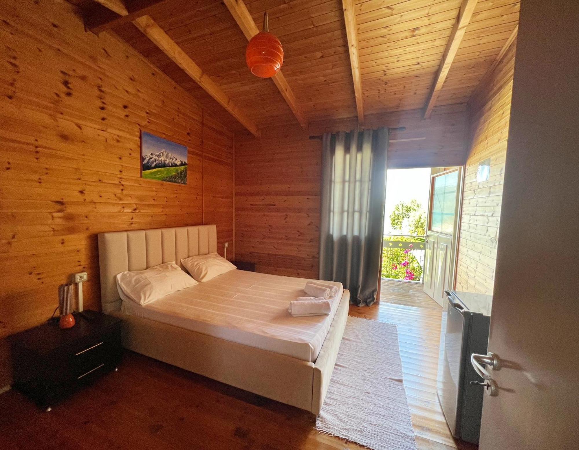 Nili Hotel Vlore Exterior photo